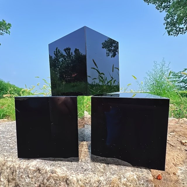 Natürlicher Obsidian-Würfel von CrystalHola in Schwarz - Bild 1