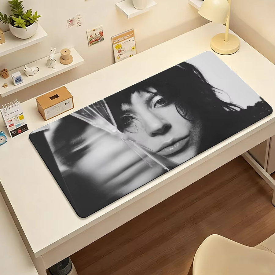 MAYHEM-Mauspad Lady Gaga Motiv, große rutschfeste und wasserdichte Tastaturunterlage mit genähtem Rand, Multicolour - Bild 3