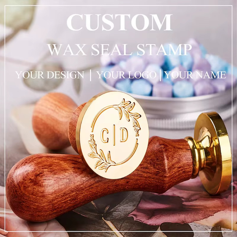 Individueller Logo-Wachssiegel-Stempel aus Holz in Gold für DIY-Hochzeiten und die Dekoration von Briefumschlägen oder Papierkarten - Bild 2