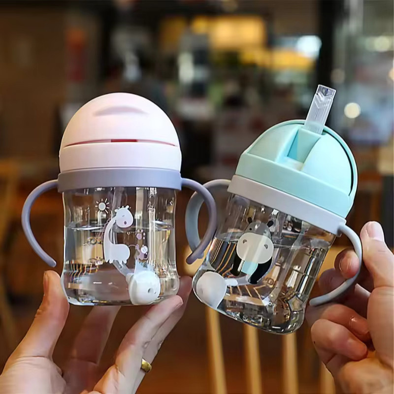 Baby Trinkbecher mit Doppelgriff und Strohhalm, grüne Babyflasche mit Schwerkraftball für Milch und Wasser, 250 ml - Bild 2