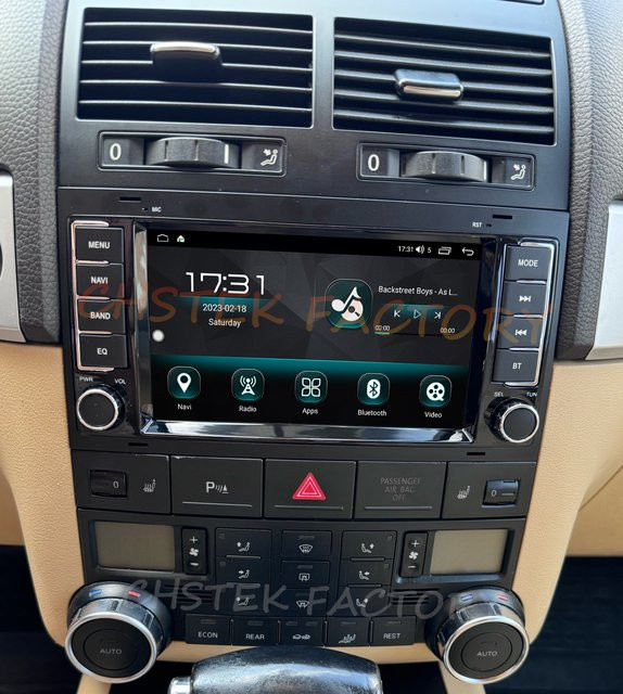 CHSTEK Multimedia Autoradio für Volkswagen Touareg 1 7L (2002-2010) und T5 mit Android Auto, Apple CarPlay, Bluetooth, WLAN, 4G und GPS in Schwarz - Bild 1