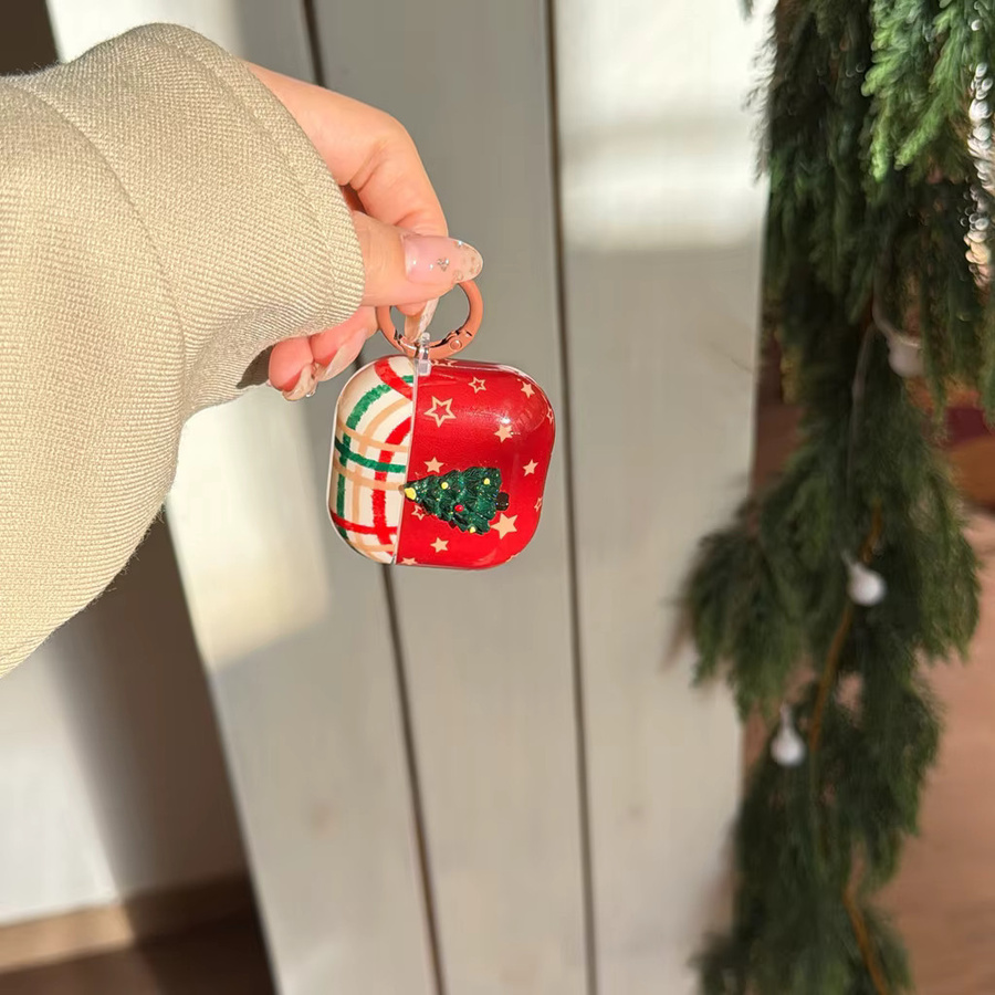 Apple AirPods Schutzhülle mit Weihnachtsbaum-Gittermuster und Sternen in Rot/Mehrfarbig inklusive Lanyard für AirPods 1, 2, 3, 4 und Pro 2 - Bild 6