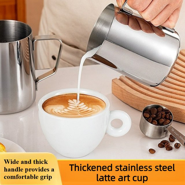 PKFC Professioneller Edelstahl-Kaffeeaufschäumer mit Ausgießer für Latte Art in Silber - Bild 1