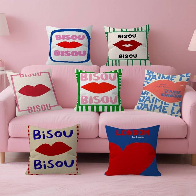 Kissenbezug von Bisou Room Aesthetics in Rosa mit eklektischem Grafikdesign und französischen Zitaten, B/B: 45 x 45 cm - Bild 1