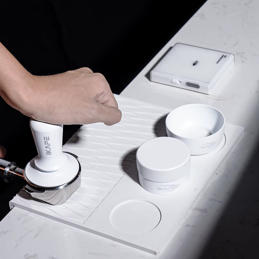 IKAPE Espresso Normcore Tamper aus Edelstahl mit kalibrierter Feder in Silber oder Weiß - Bild 5