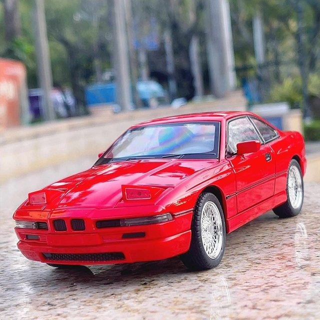 MAKEDA Sportwagen Modell, 1:24, Metall, mit Licht und Sound - Bild 1