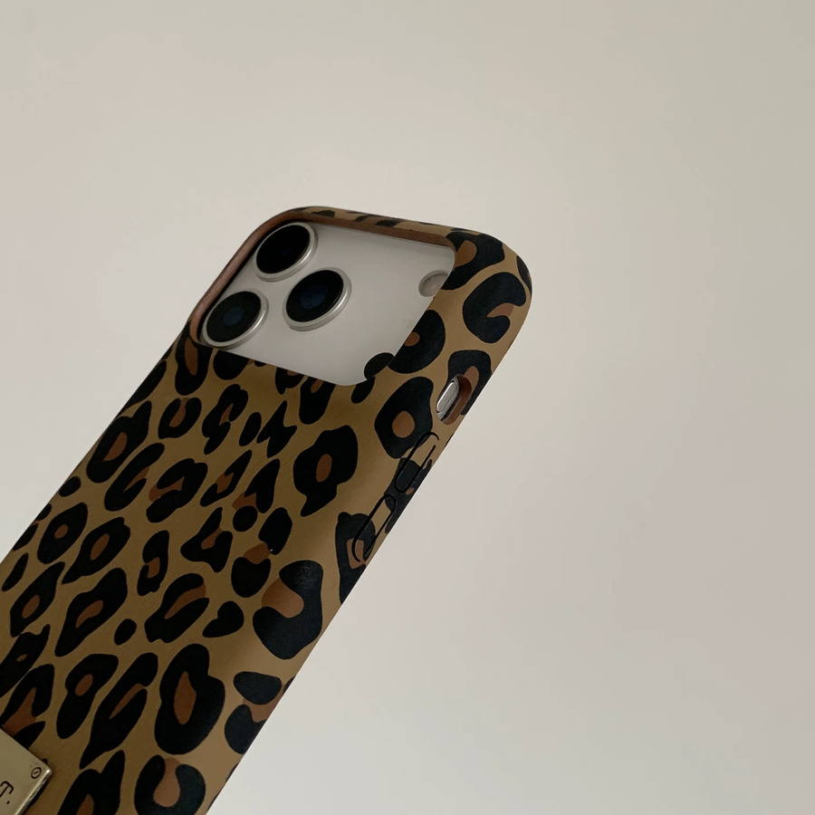 Apple iPhone Handyhülle Spicy Girl Leopardenmuster in Braun mit Handyband für iPhone 17 Pro Max, iPhone 16 Pro, iPhone 15, iPhone 14 und iPhone 13 - Bild 2