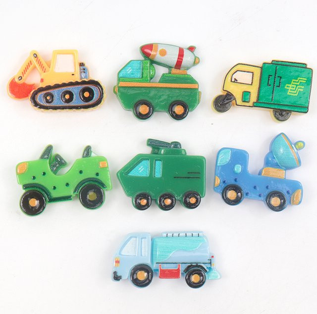 Grüne Cartoon Express Tank Auto Serie Harz Cabochons für DIY Bastelarbeiten und Scrapbooking in 10 oder 100 Stück - Bild 1