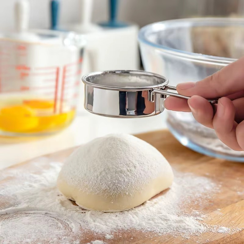 Edles Mehlsieb aus Edelstahl in Silber für Zucker, Mehl oder Kakaopulver - Bild 3