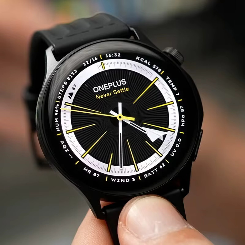 OnePlus Watch Lite Smartwatch mit 1,46 Zoll AMOLED-Display und Dual-Band-GPS in Schwarz - Bild 2
