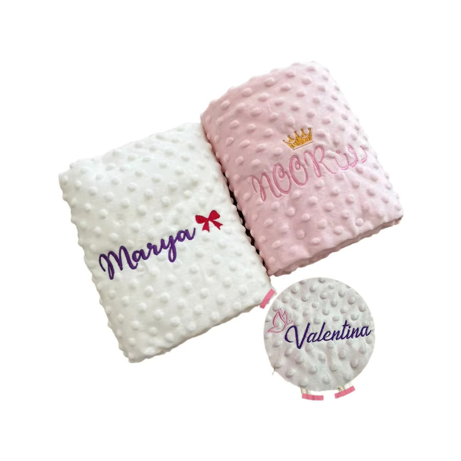 NanBeiCat Wendbare Minky-Dot-Babydecke mit Spucktüchern und Stilltuch, Bestickbares Geschenkset für Babys, Pink/Weiß - Bild 2