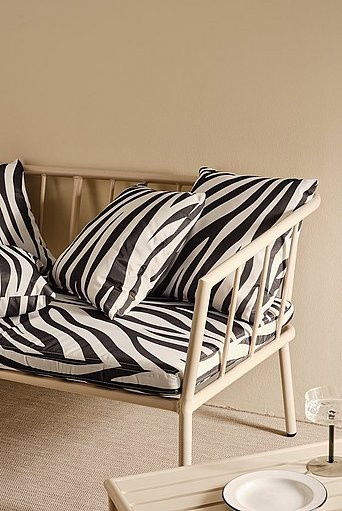 Jotex MENTON Kissen-Set Sofa Schwarz mit quadratischem Grafik-Design und abnehmbarem Bezug, B/T/H: 42 x 42 x 42 cm - Bild 1