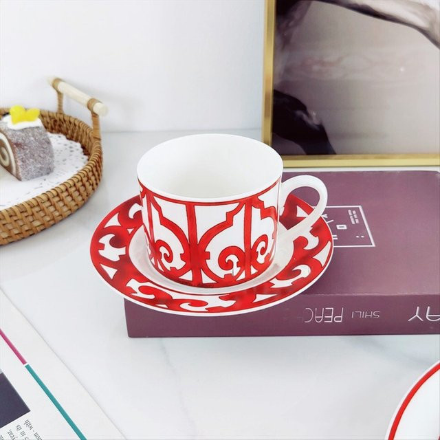 RETYLY Kaffeetassen und Untertassen Set aus Bone China in Rot - Bild 1