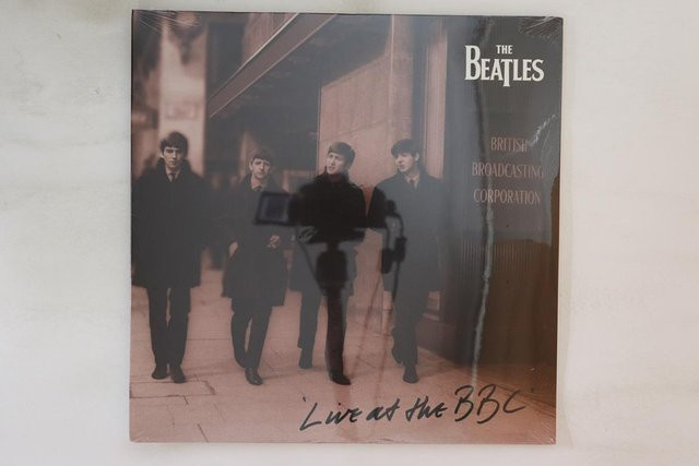 Beatles Live At The BBC LP Schallplatte von Apple Records, Rock, 1994 US Pressung, Grau/Mehrfarbig, Gebraucht - Bild 1