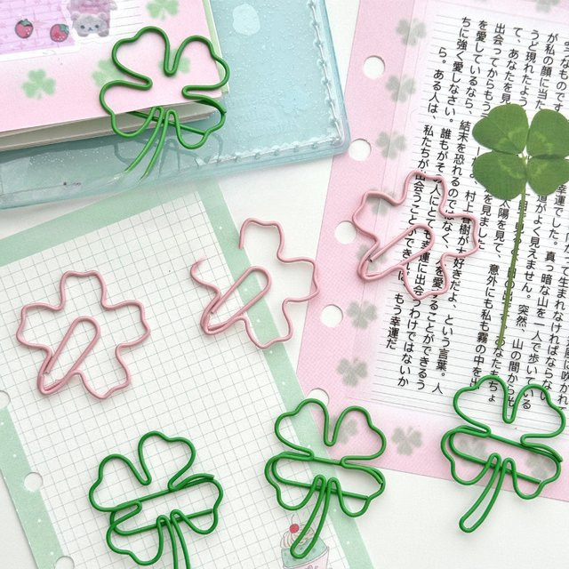 10er Set kreative Klee Papierclips aus Metall in Grün und Rosa für Sammelalben und DIY-Dekoration - Bild 1