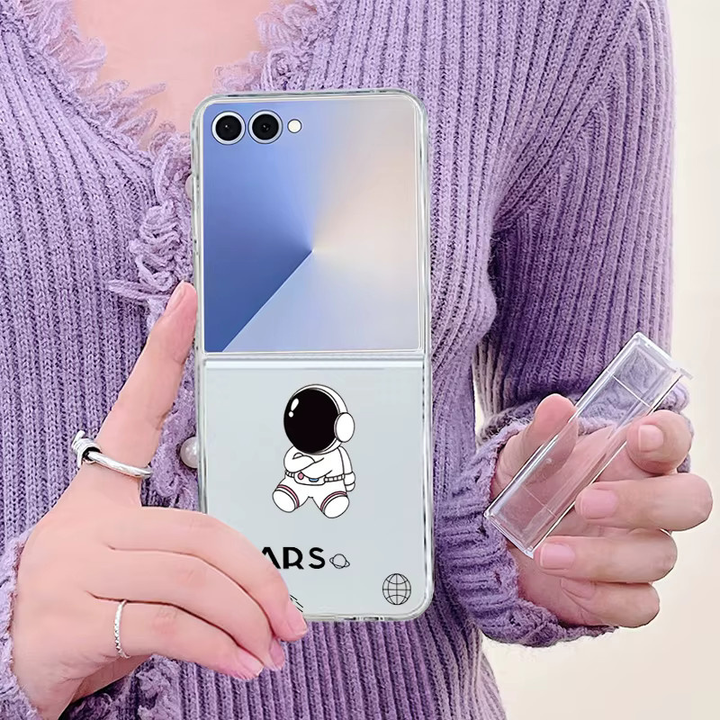 YISHANGOU Klare Handyhülle mit Astronauten Muster für Samsung Galaxy Z Flip 7, Z Flip 6, Z Flip 5, Z Flip 4 und Z Flip 3 aus hartem PC - Bild 4