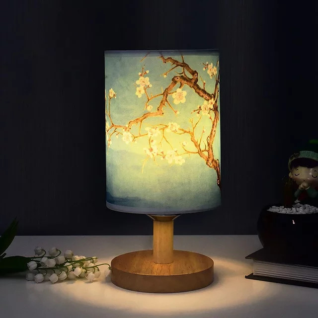 Dimmbare LED Tischlampe im orientalischen Design mit quadratischem Stofflampenschirm und Holzfuß in Weiß - Bild 1
