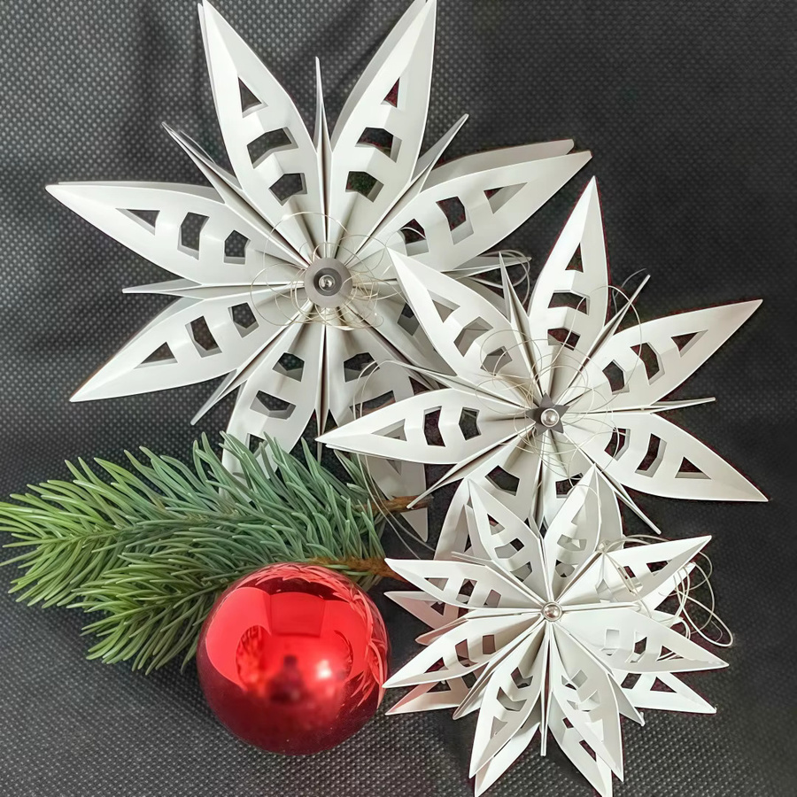 Set aus 3 faltbaren Metallschneidvorlagen in Silber mit Sternformen, Streifen und dreieckigen Ausschnitten für Weihnachtskarten - Bild 2