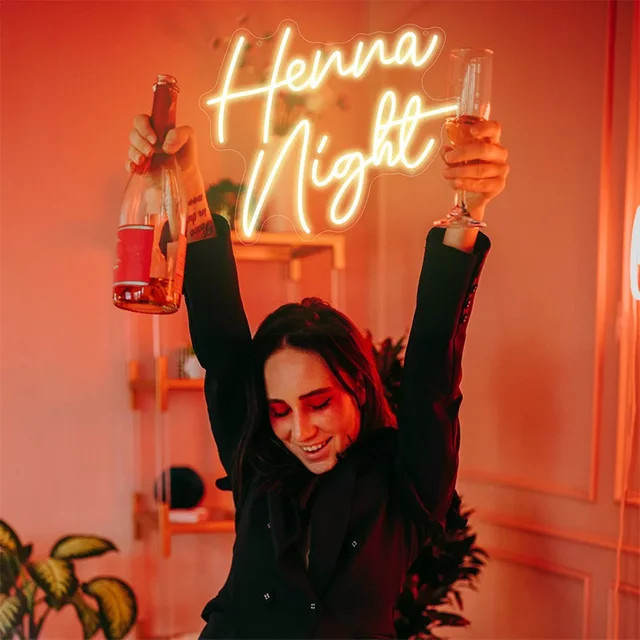 Personalisiertes Henna Nacht Neon LED-Schild in Gelb zur Wanddekoration für Hochzeiten, Schlafzimmer oder Partys, B/H: 33,8 x 40,0 cm - Bild 1