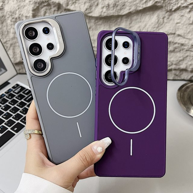 Magnetische Silikon Schutzhülle mit matter Oberfläche und Objektivschutz für Samsung Galaxy S25 und S24 FE Ultra in Lila - Bild 1