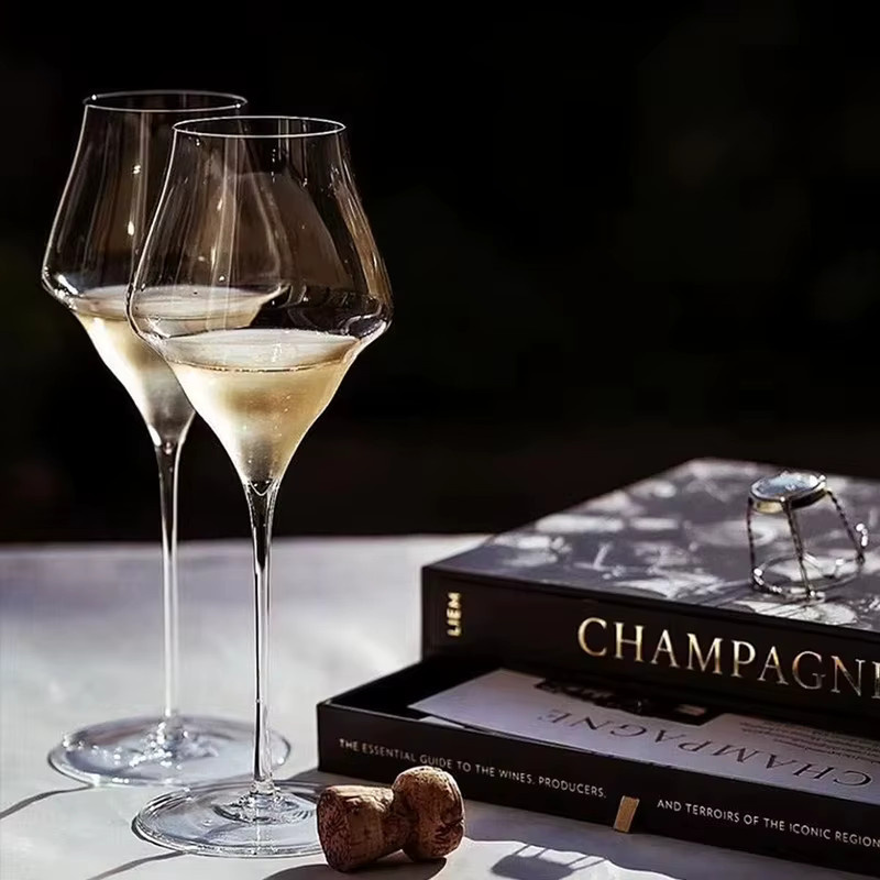 Handgefertigtes Kristall-Weißweinglas aus transparentem Glas für Champagner und Wein - Bild 2