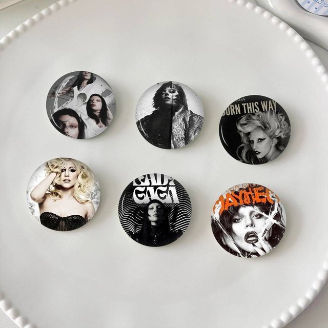 Brosche Sänger L-Lady Gaga Mayhem Soft Button Pin - Bild 1