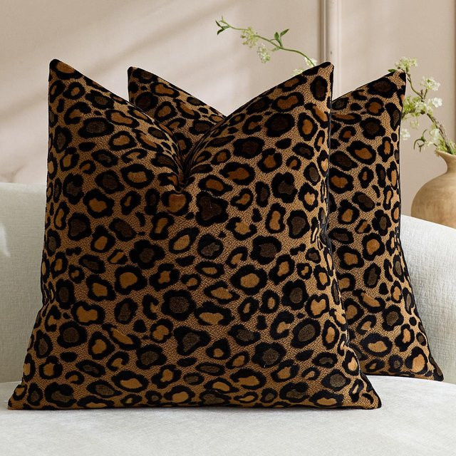 Dekorativer Kissenbezug mit Zebra- und Leopardenmuster von HASE FiFi in Braun, weiches Chenille-Jacquard-Gewebe, B/H: 40 x 40 cm - Bild 1