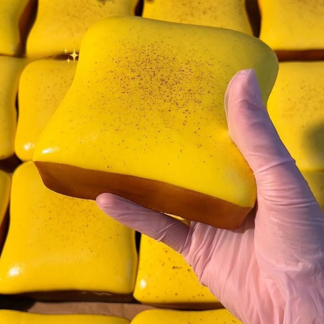 Fashnics Squishy Butter Toast Brot, Knetspielzeug - Bild 1