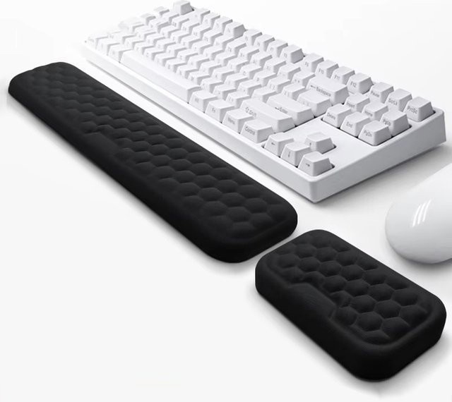 Ergonomisches Tastatur und Maus Pad Set mit Handgelenkstütze aus Memory Foam von KAFNHCKA in rutschfestem Design für Büro und Computer - Bild 1