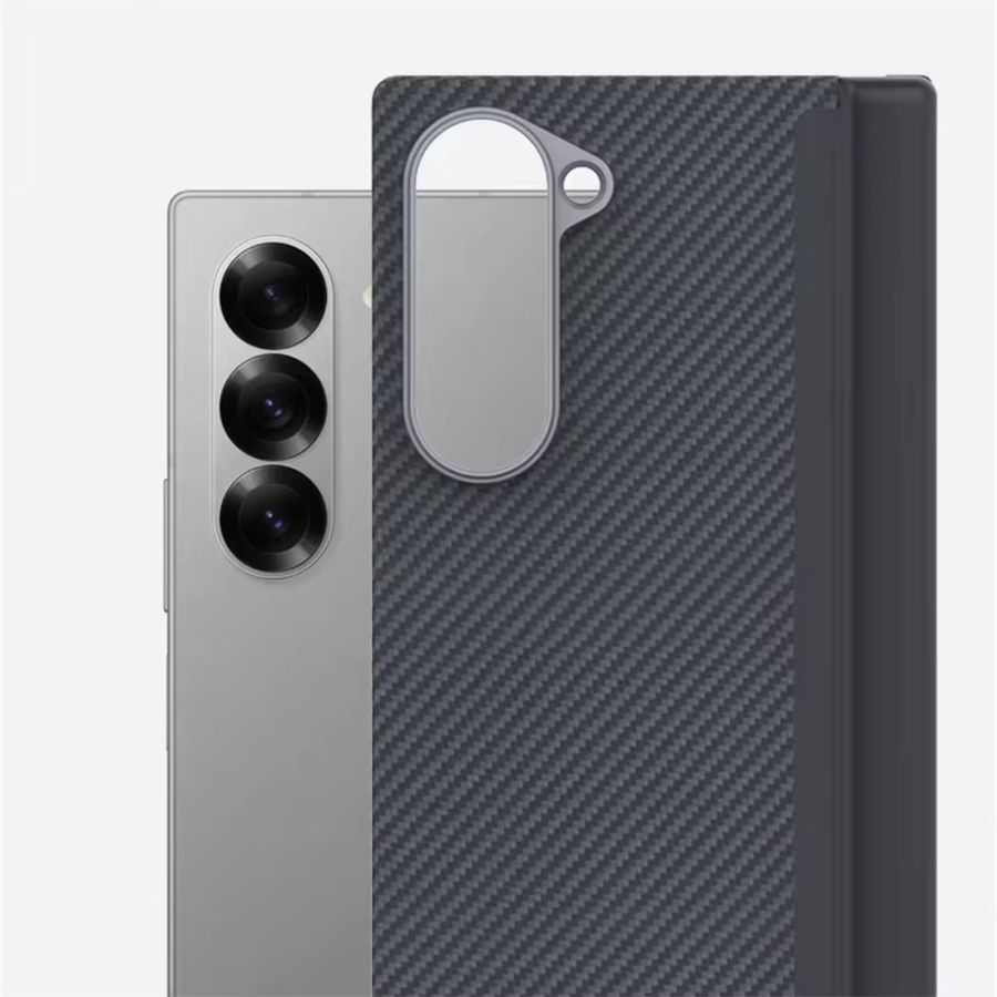Slim Carbonfaser Schutzhülle für Samsung Galaxy Z Fold 8 Ultra, Fold7, Fold6 und Fold5 in Schwarz mit Zentraleschwenkachse - Bild 2