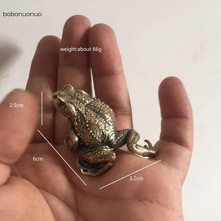Yiran Furniture Goldene Krötenfigur aus Kupfer als dekoratives Tischornament