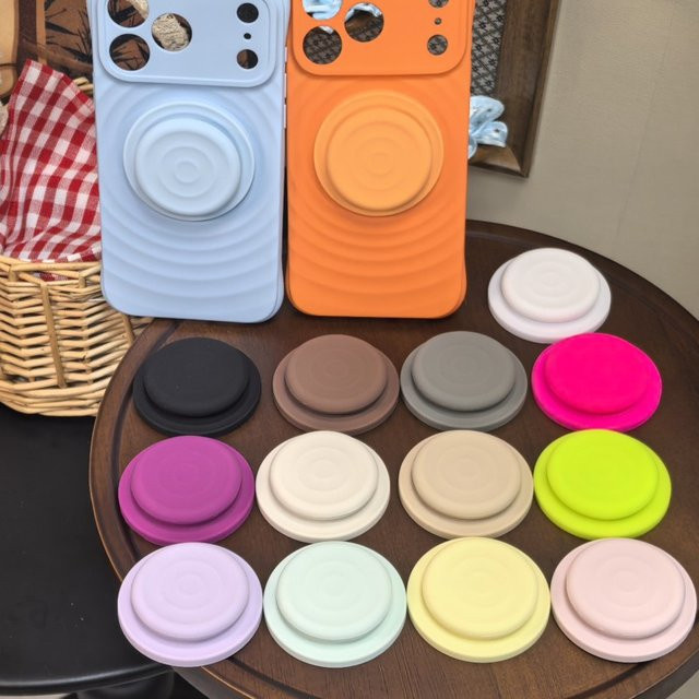 YOKERSU Magnetischer Silikon-Handyhalter für iPhone 18 17 16 15 Pro Max, faltbarer MagSafe-Griffhalter und weicher Ringständer in Multicolour - Bild 1