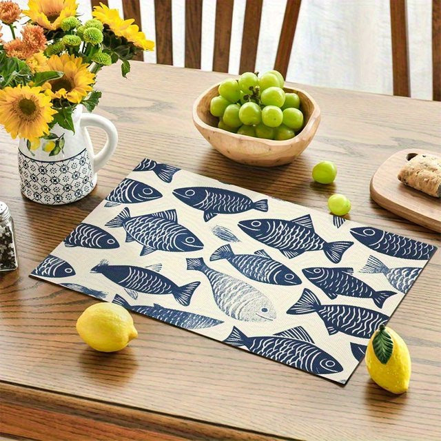 VIKAMA 4-teiliges Set rutschfeste Tischsets aus Filz in Blau-Weiß mit maritimem Grafikdesign - Bild 1