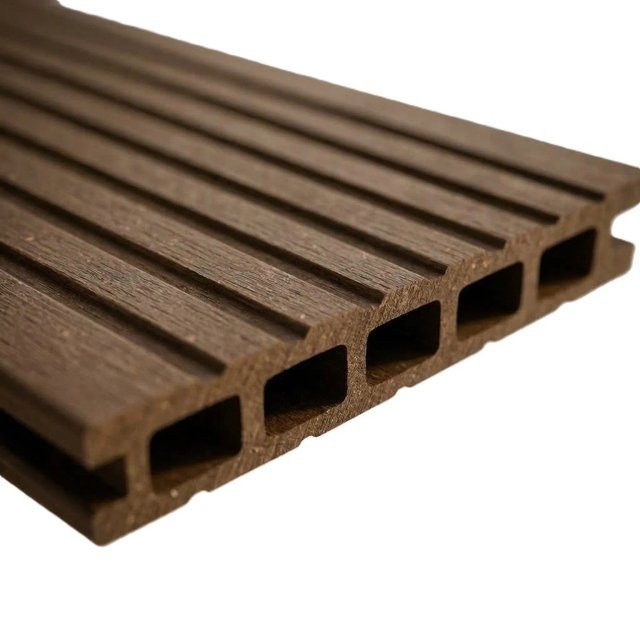 Woodstore24 WPC Terrassendiele Komplettset mit Clipsystem, geriffelt, Braun, 36 m² - Bild 1