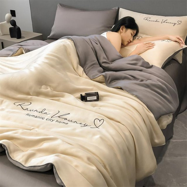 Kühlende Sommerdecke aus 100% gewaschener Seide von Your Warm Home in Beige, B x T: 180 x 220 cm - Bild 1