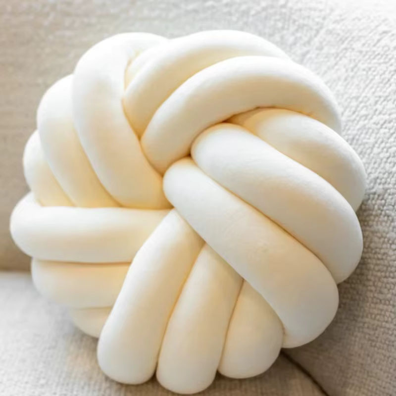 Dekoratives inyahome Knoten-Kissen aus Samt in Beige, rundes Kissen für Wohnzimmer und Schlafzimmer - Bild 4