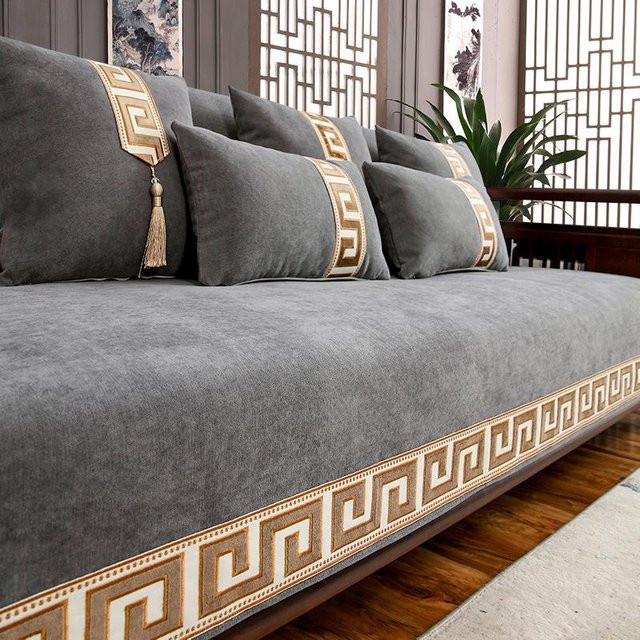 Luxuriöser Sofabezug mit Stickerei von Your Warm Home in Gold, rutschfest und universell passend, B/H: 160 x 90 cm - Bild 1