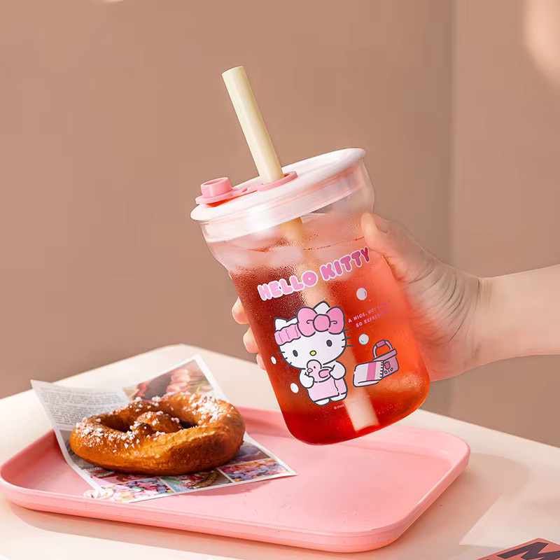 Sanrio Glas Tasse mit Deckel und Strohhalm Kuromi & Cinnamoroll, 550 ml, Transparent/Mehrfarbig - Bild 1