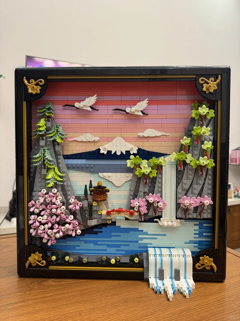 Potdemiel MOC Kirschblüten-Landschaftsmodell in Pink als moderne Heimdekoration - Bild 1