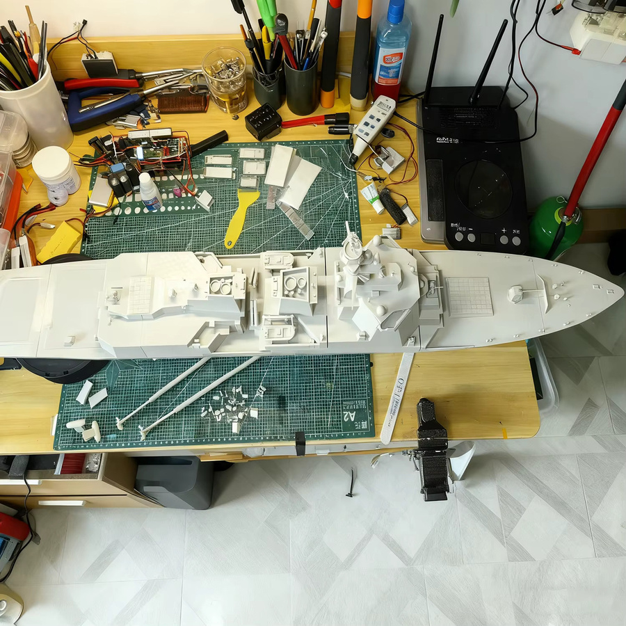AT 99 MODEL Moye Destroyer, RC Schiff, Modellbausatz, 1:150 - Bild 2
