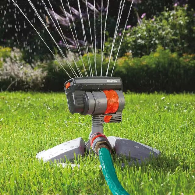 Alloet Automatischer Gartensprinkler mit 16 Löchern, verstellbares rotierendes Bewässerungssprühgerät aus Kunststoff für die Gartenbewässerung - Bild 1