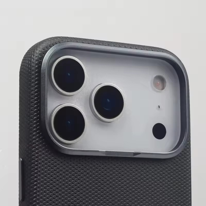Apple Lederhülle mit Relief-Design und MagSafe für iPhone 17 Pro Max, 16, 15, 14, 13 in Schwarz und Grau mit Linsenschutz und Stoßfestigkeit - Bild 3