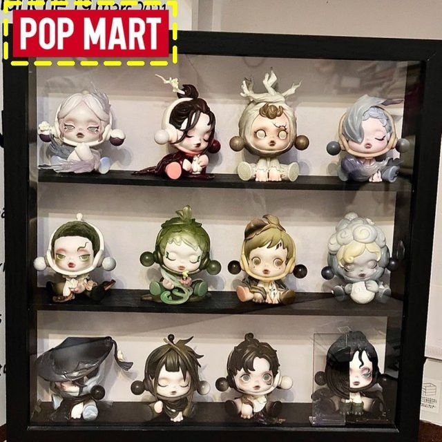 Pop Mart Skullpanda Ink Plum Blossom Series Blind Box Desktop Ornament mit Duftkarte und leuchtenden Pailletten in Multicolor - Bild 1