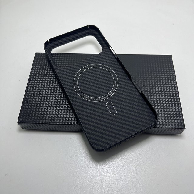 MagSafe Magnetische Aramid-Schutzhülle aus echter Kohlefaser für iPhone 17 Pro, iPhone 17 Pro Max und iPhone 18 Pro Max in Schwarz - Bild 1
