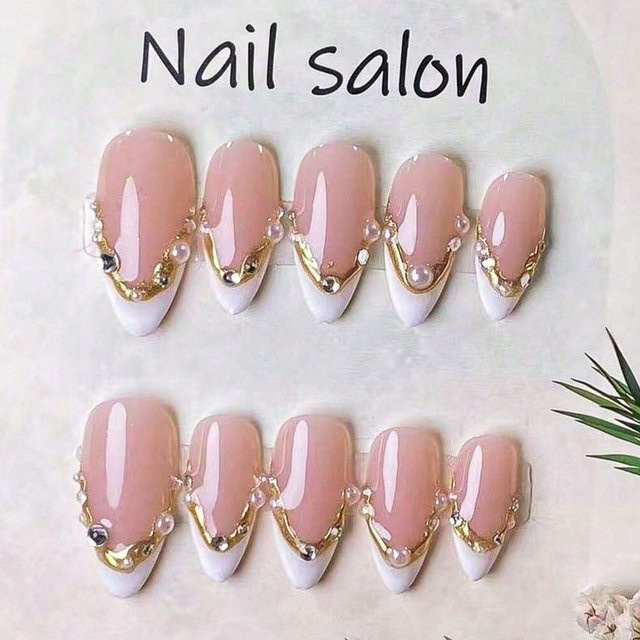 Mandelförmige Kunstnägel, 10 Stück, weiße French-Tips, goldene 3D-Linien, glänzend - Bild 1