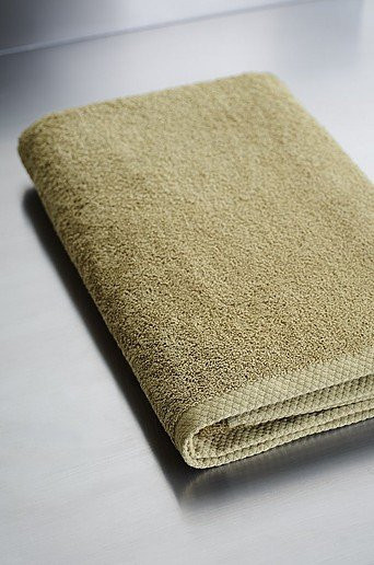 Jotex DARCY Badetuch aus Baumwolle in Grün und Beige, B/H: 70 x 140 cm - Bild 1