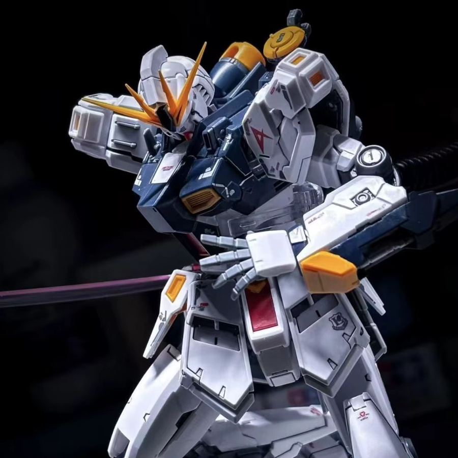 Bandai Gundam RG RX-93 Mecha Actionfigur Modellbausatz, beweglicher Montage-Roboter mit Trichterrucksack und Ständer - Bild 5