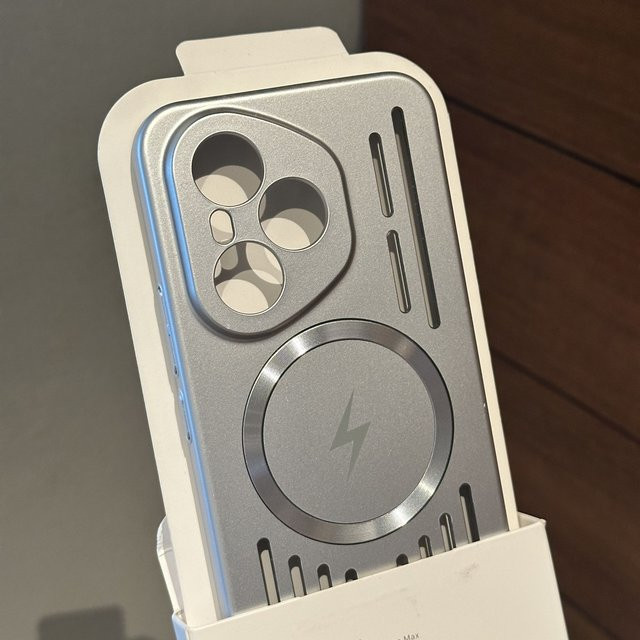 Robuste Magnetische MagSafe Handyhülle für Huawei Honor und Magic Serien mit Wärmeableitung in Grau und Silber - Bild 1