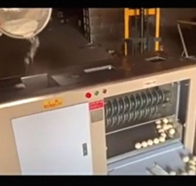 XTMAU Automatische Teigteiler Maschine für Pizza und Brot aus Edelstahl in Silber - Bild 1