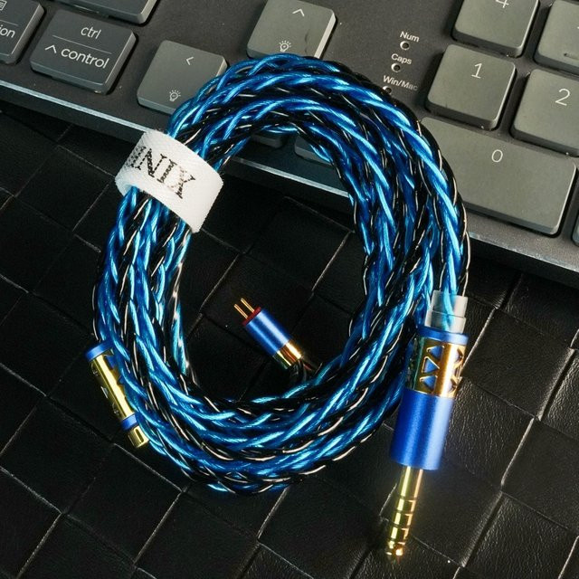 XINHS C05 8-adriges Einkristall-Kupfer Fünf-Elemente-Kabel in Blau mit 3,5 mm Klinkenstecker - Bild 1
